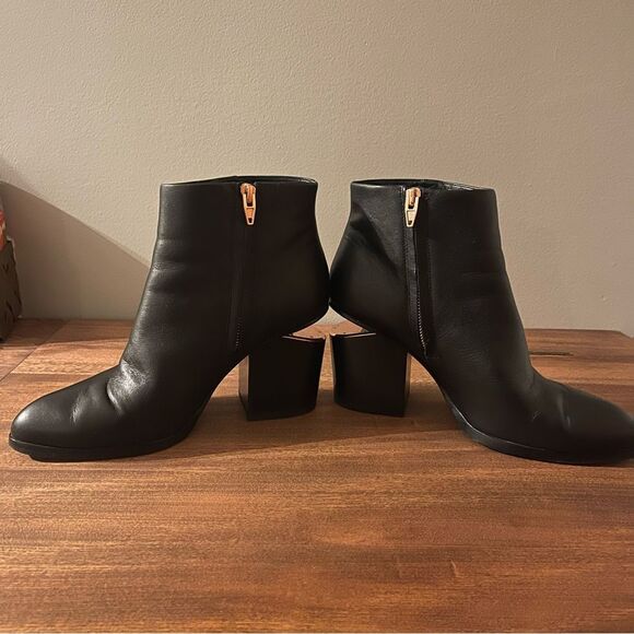 Alexander Wang Gabi Cutout Black Leather Ankle Boots Sz 9.5 Rose Gold Heel - Picture 2 of 7